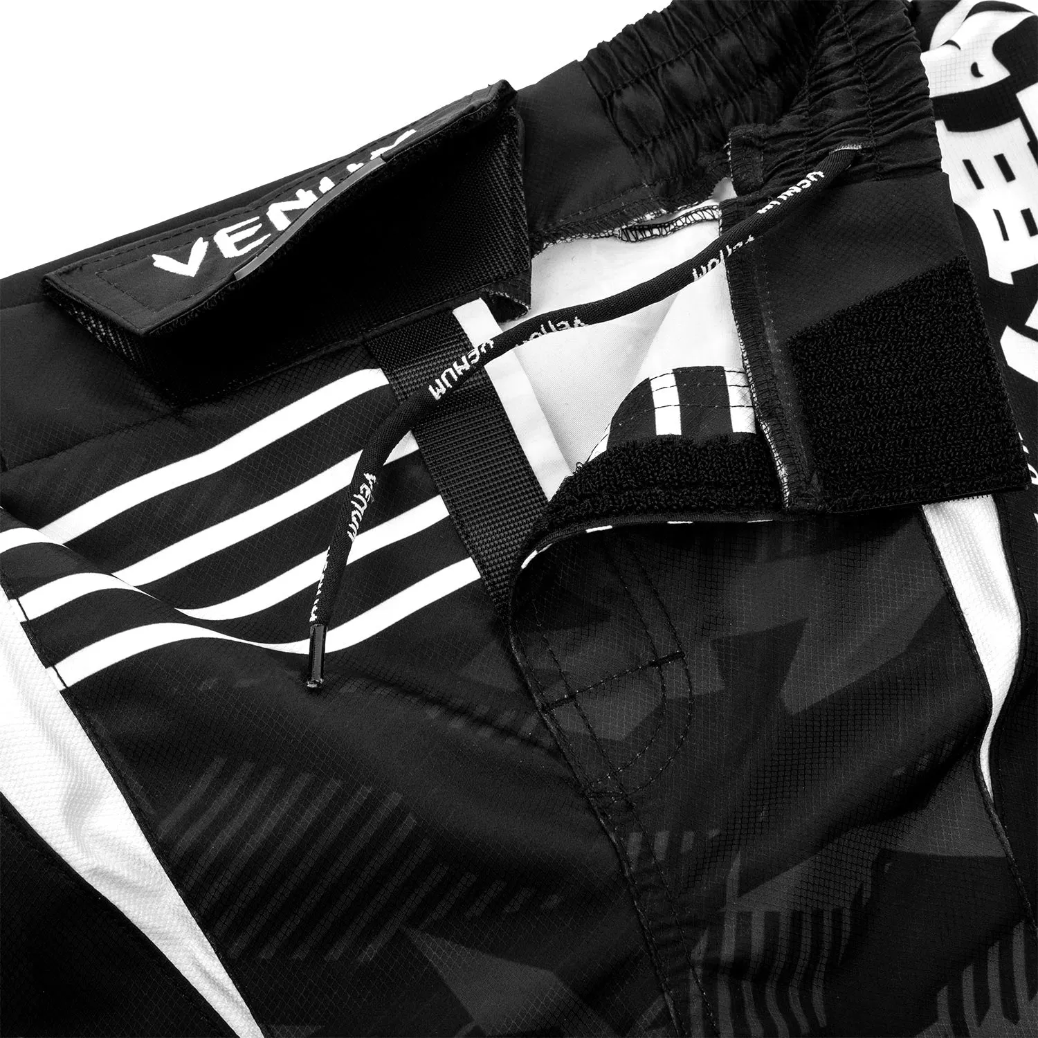 Venum Okinawa 2.0 Fightshorts - Black/White